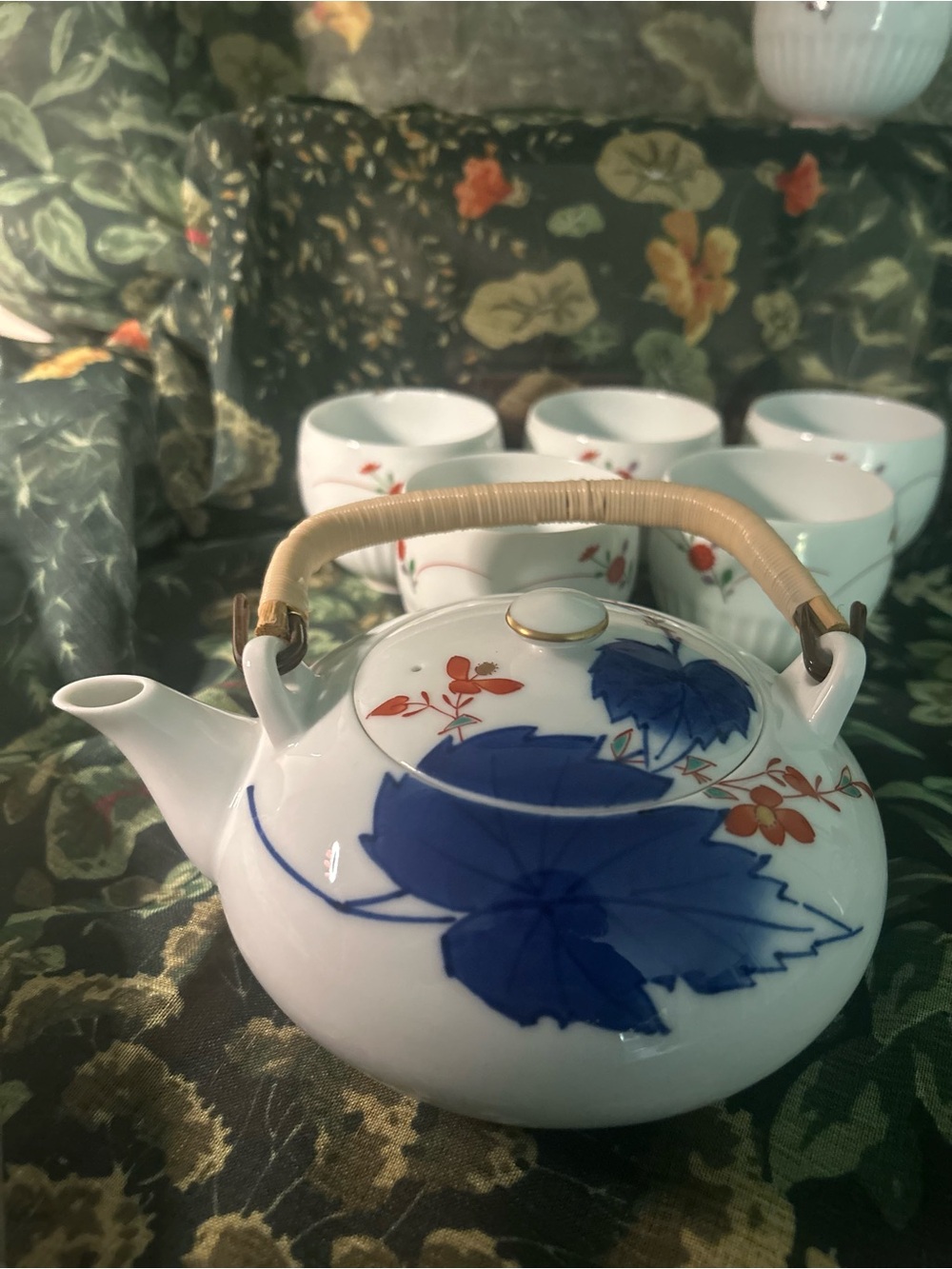 White Porcelain Teapot with 6 Handleless Tea Cups